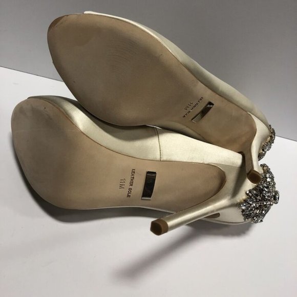 Badgley Mischka Women’s Kiara, High Heel Pumps Ivory Satin, Size 11M. - Picture 5 of 6